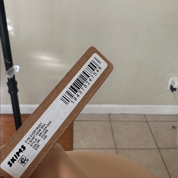 Skims Fits Everybody T-shirt Demi Bra Ochre Size 40D NWT - Picture 3 of 6